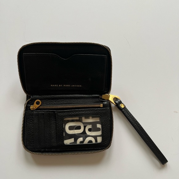 Good condition Marc Jacobs wristlet. - Picture 2 of 2